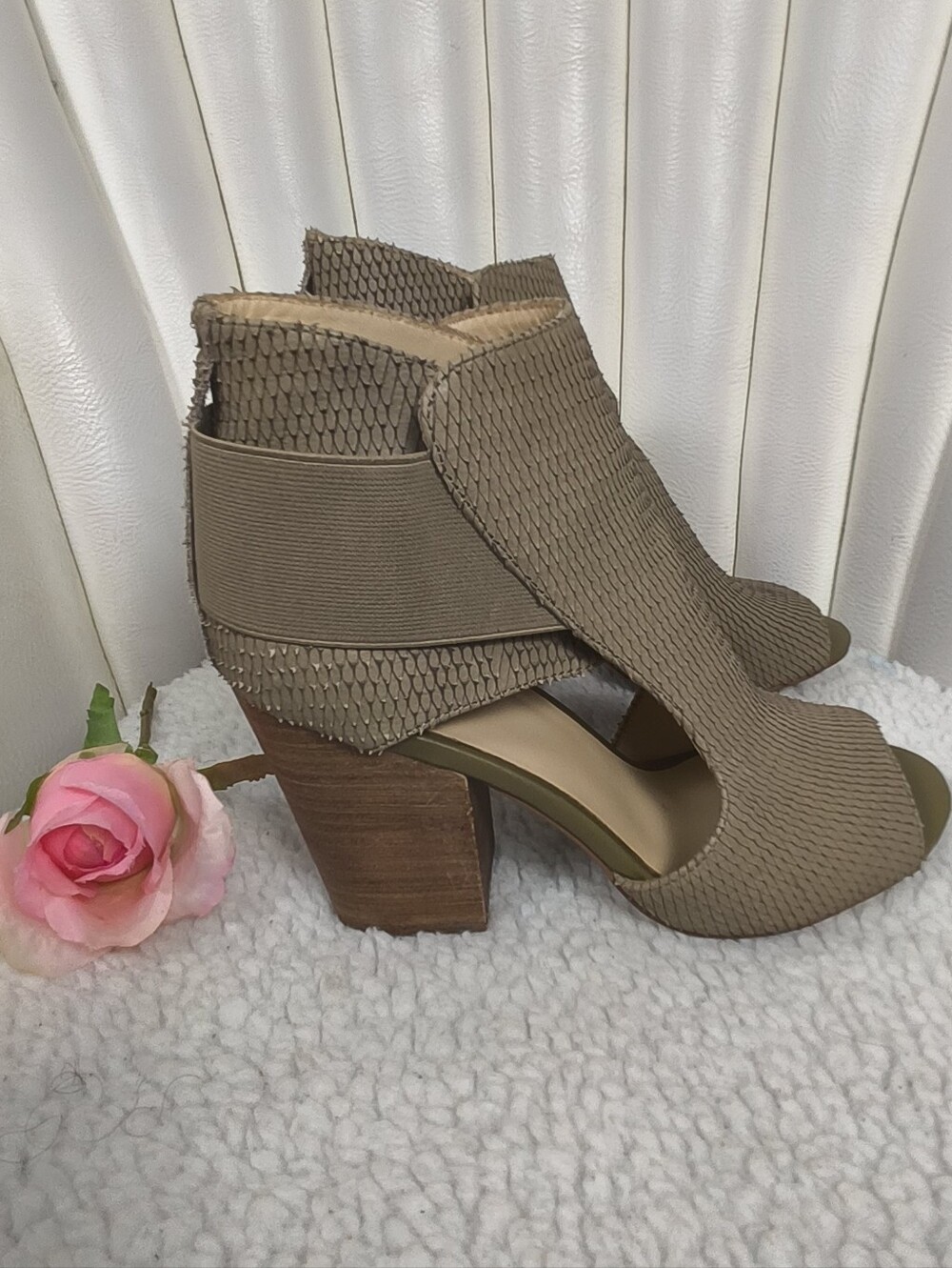 Botkier Olive Textured Open-Toe Block Heel Booties Size 9M - Picture 2 of 7